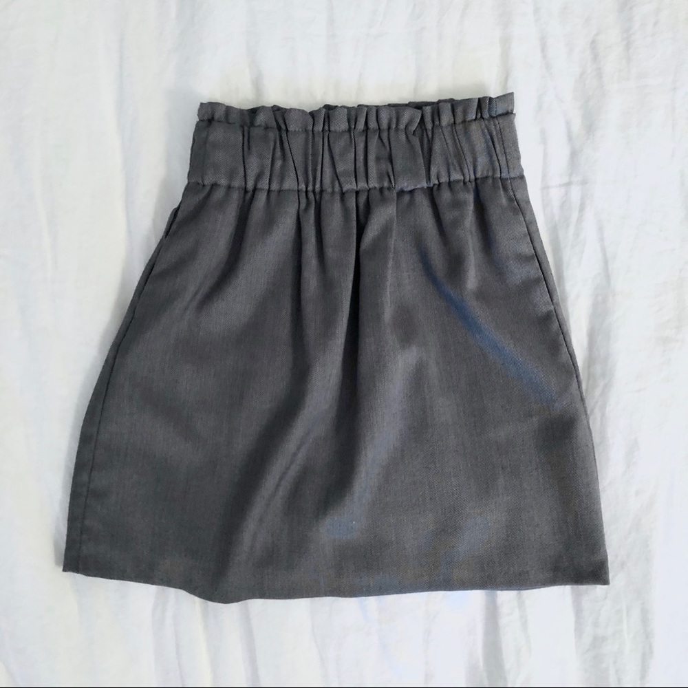 Grey short high-waisted skirt